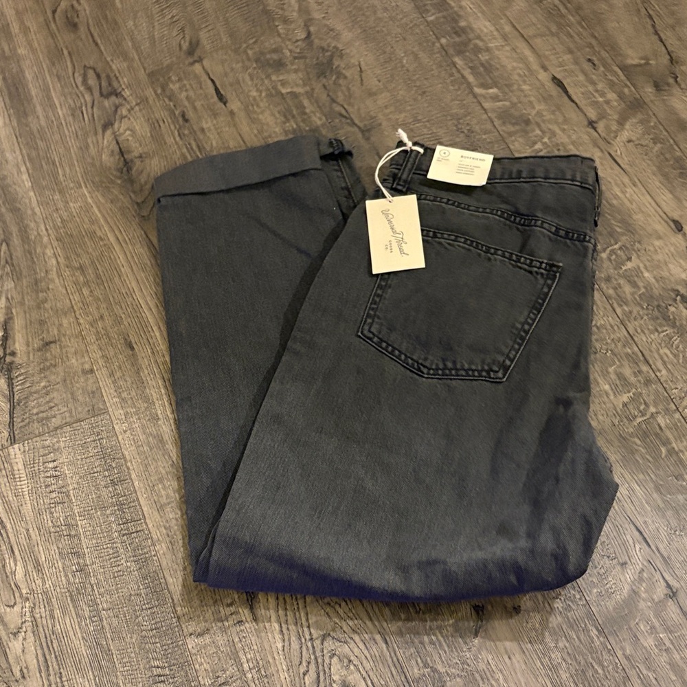 Universal Thread Boyfriend Jeans 4 NWT